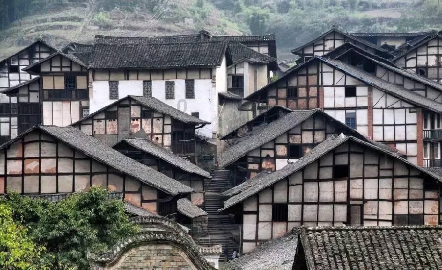 国铁集团今年1至9月铁路发送货物29.21亿吨，对经济发展有何助益？